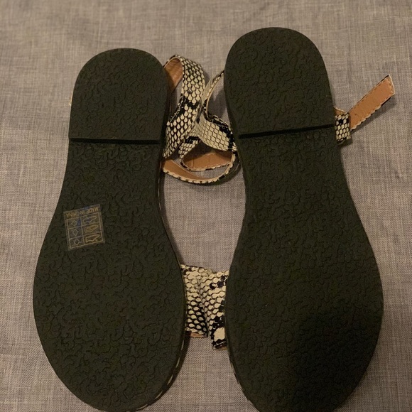 SHEIN Snakeskin Pattern Slingback Flats NWOT - Picture 2 of 2